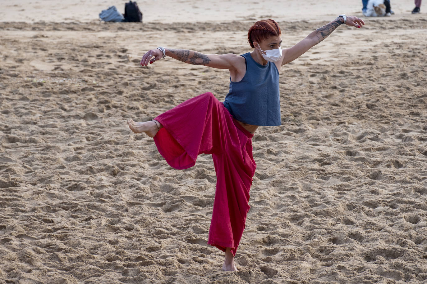 La playa se convierte en escenario para reivindicar el cuerpo de la mujer «diverso, superviviente, sin máscaras»