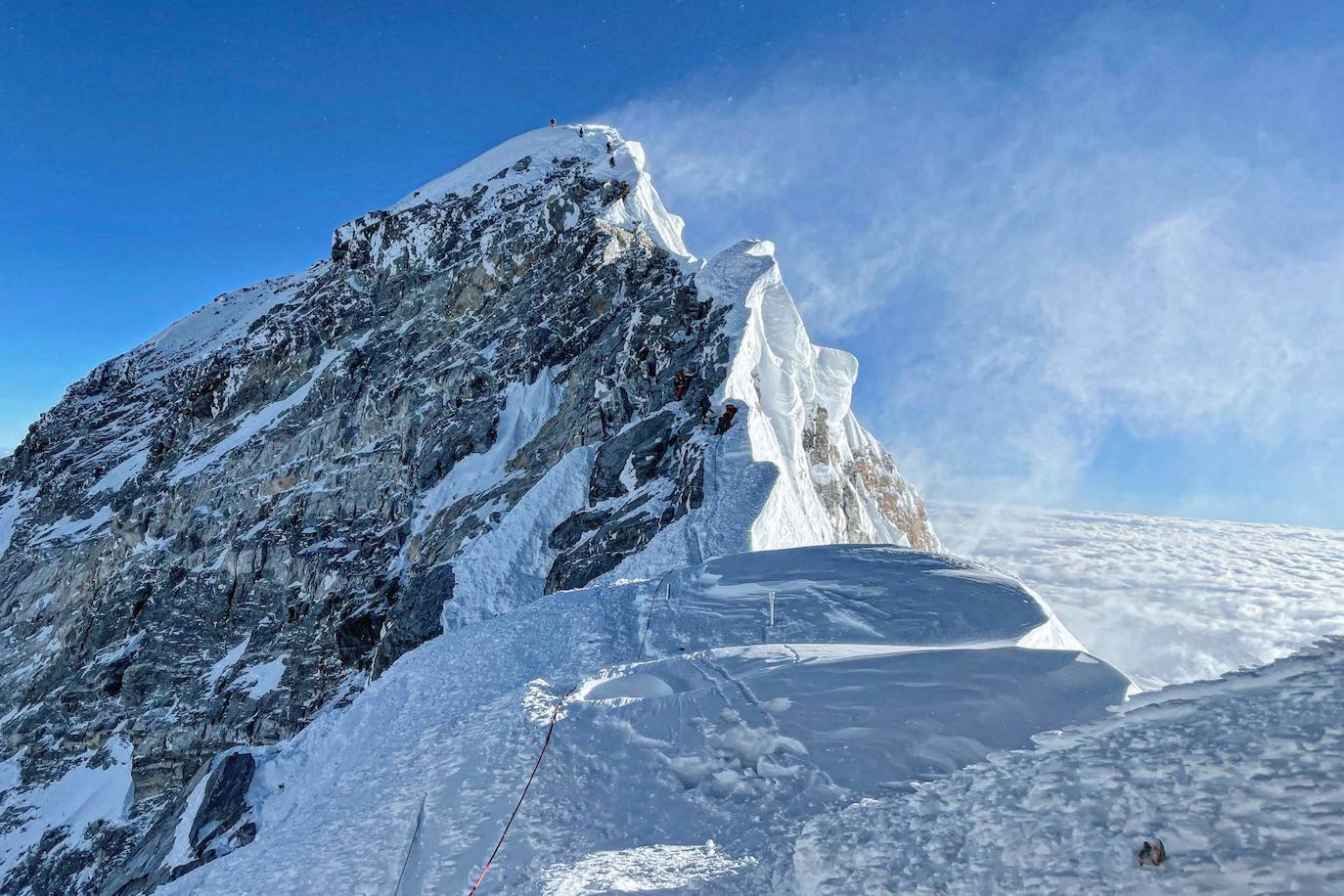 El covid ha marcado una temporada de meteorología inestable y con una tasa de mortalidad relativamente baja (4 fallecidos). Entre los récords y curiosidades: la 25ª cima de Kami Rita Sherpa y la ascensión de Tsang Yin-Hung, que ha logrado el ascenso más rápido de una mujer al techo del mundo