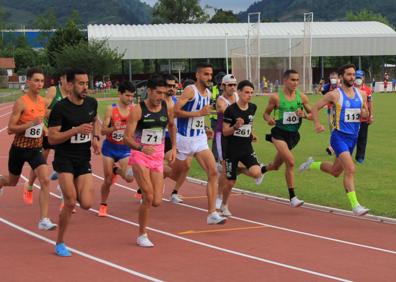 Imagen secundaria 1 - Arriba la prueba de 5.000 metros femenina. Abajo, la de los 5.000 masculina y los 'milqui' de categoría femenina