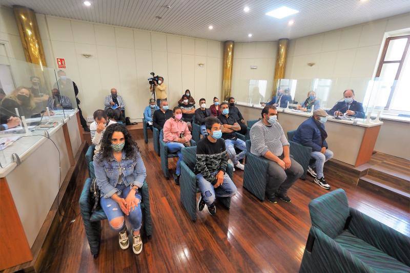 Los acusados de estafar a bancos aceptan penas de seis meses a casi cinco años de cárcel