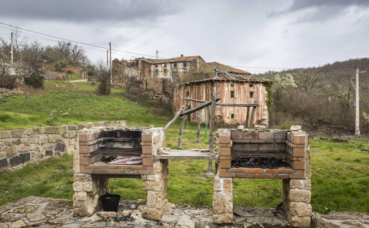 Valderredible es el municipio más extenso y menos poblado de Cantabria. En la imagen, Quintanas Olmo, núcleo deshabitado.