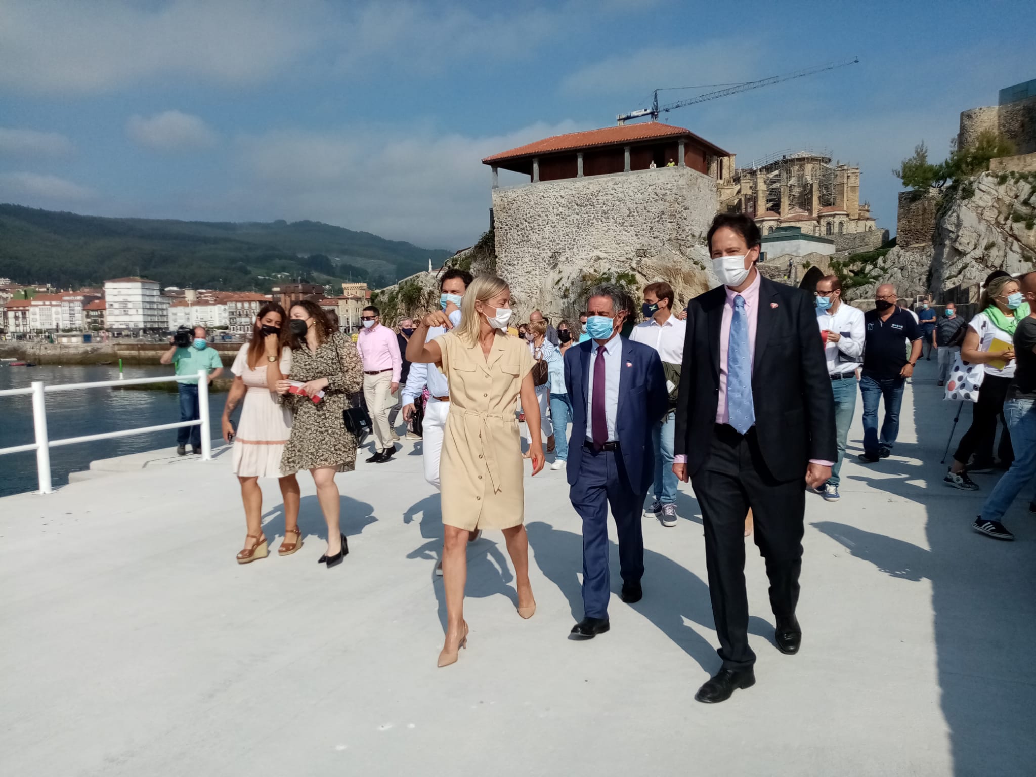 Fotos: Abierto el rompeolas de Castro Urdiales tras las obras de refuerzo