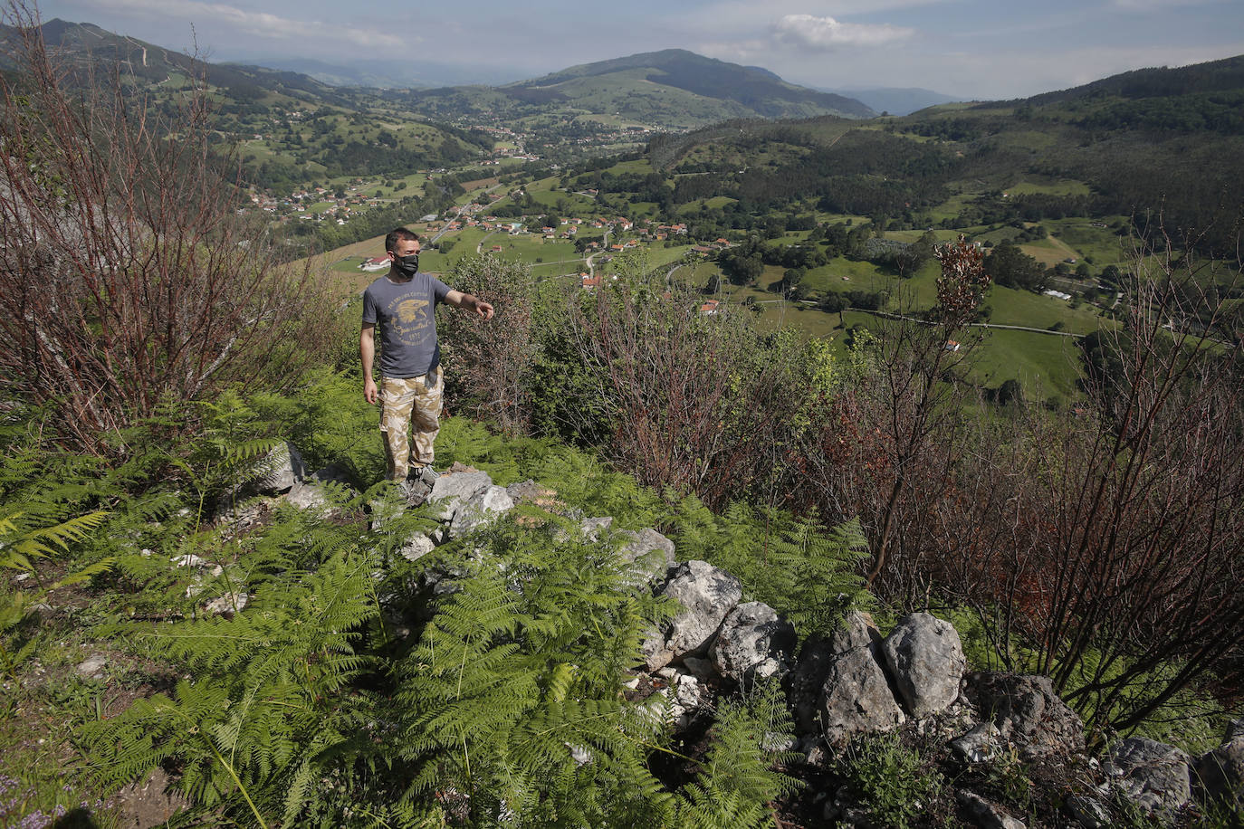 Una trinchera defensiva en lo alto del Monte Castillo.