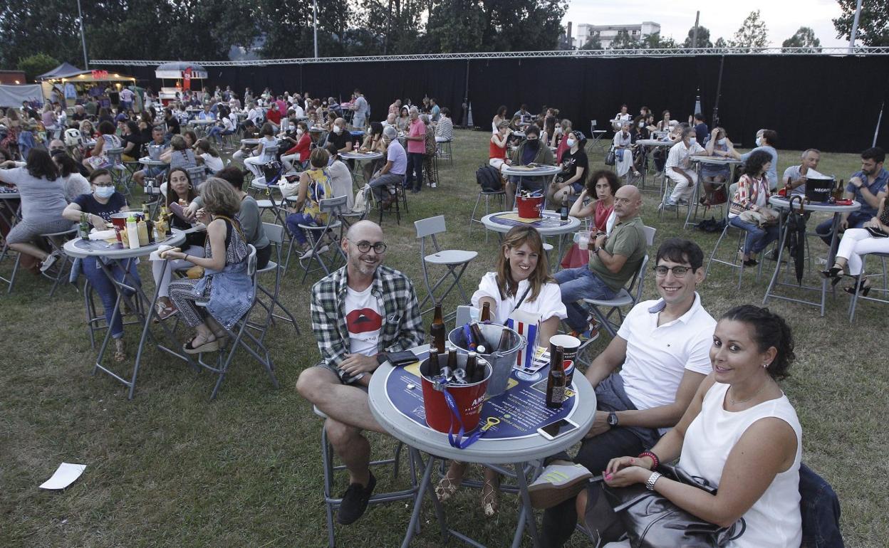 Público asistente al concierto de Ara Malikian del pasado verano en el recinto exterior de La Lechera. 