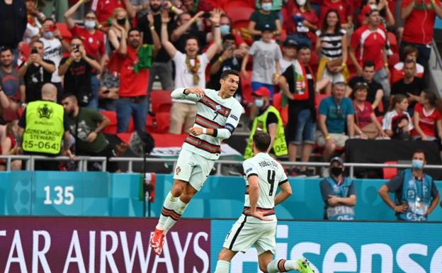 Cristiano Ronaldo, tras marcar su segundo gol de la Eurocopa. 