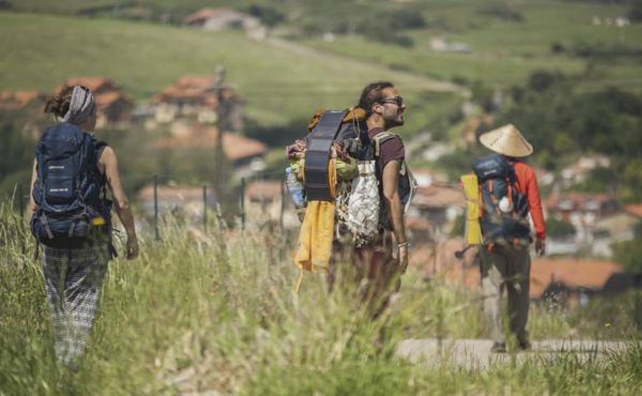 Imagen de archivo de peregrinos en Cantabria.