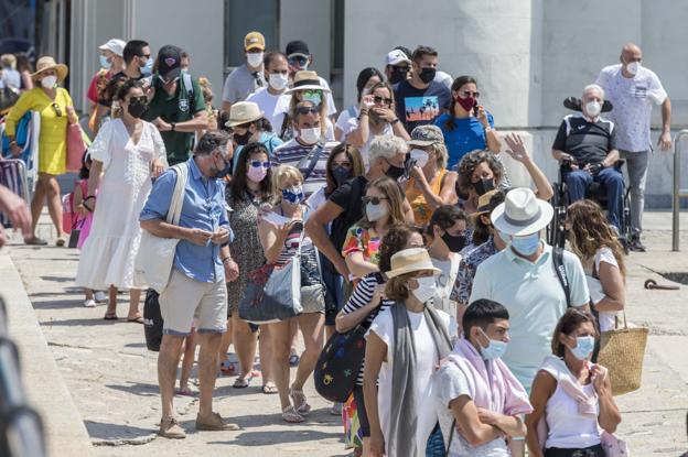 Cantabria aboga por retirar las mascarillas «en lugares abiertos y con distancia social»