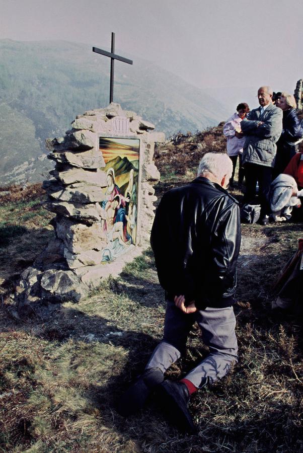 Tras el desmentido de la vidente Concepción González se retrajo la movilización del sector garabandalista más religioso. La otra facción muy vinculada a Estados Unidos, optó por hacer picnic en la zona de los pinos y tomar numerosas fotos frente al sol con polaroids, con la ingenua ilusión de obtener la silueta de la Virgen