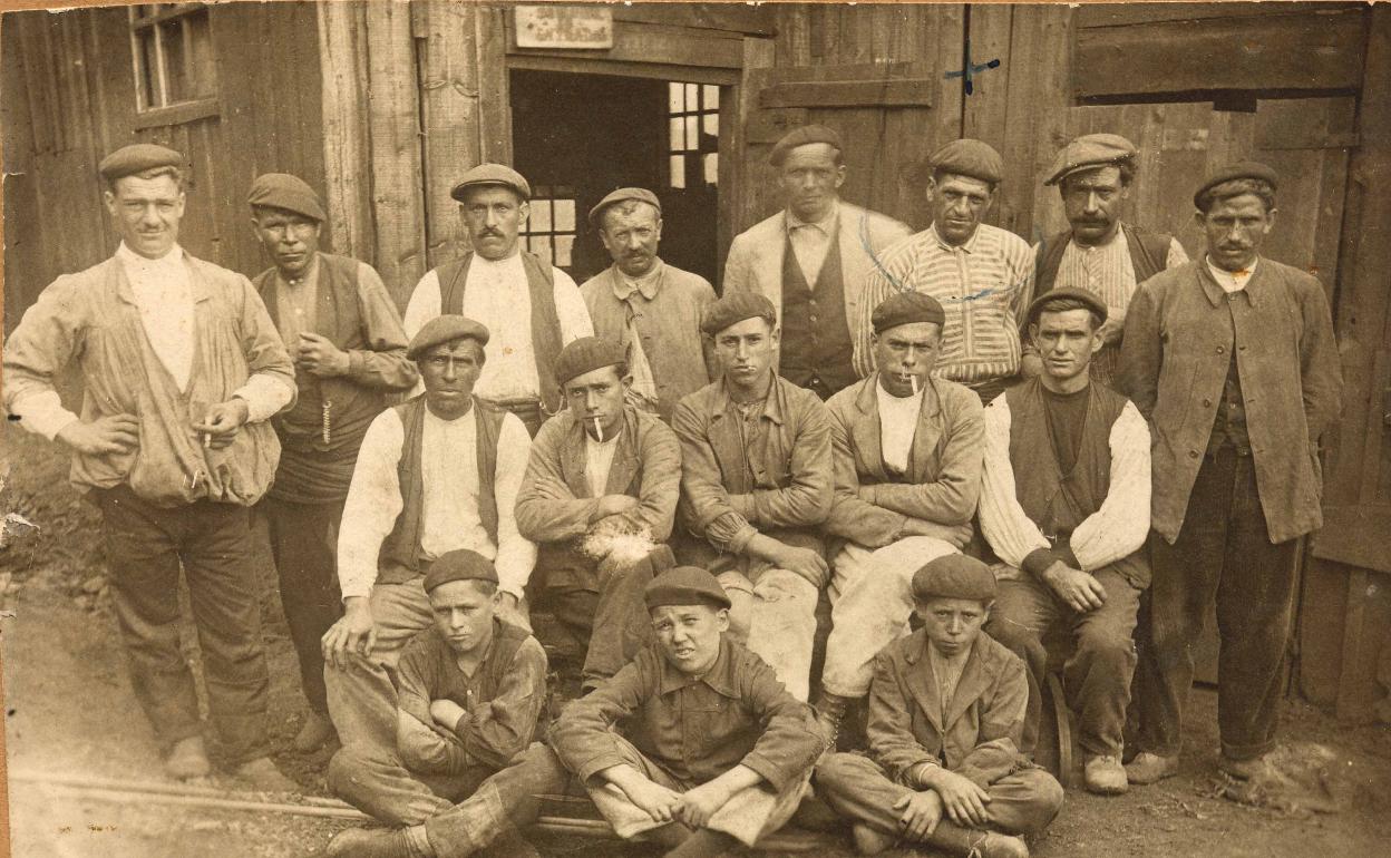 Un grupo de mineros, a principios del siglo XX.