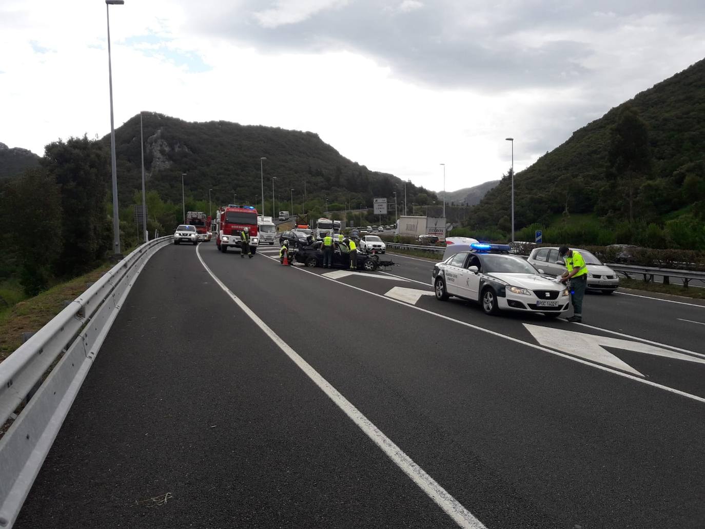 Fotos: Cinco heridos en un accidente múltiple en la A-8