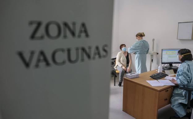 La Junta de Personal denuncia que solo 561 docentes han recibido la pauta de vacunación completa