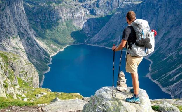 ¿Cómo elegir unos bastones para hacer trekking o senderismo?