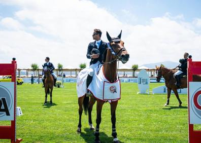 Imagen secundaria 1 - El francés Olivier Camy Sarthy gana la prueba grande en la primera jornada del concurso de La Magdalena