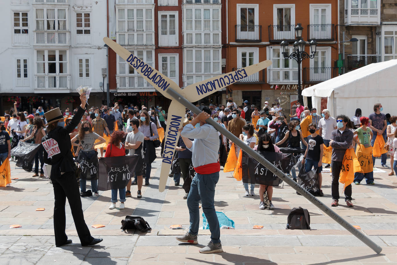 Cerca de 600 personas reivindican en Reinosa que «entre todos analicemos las necesidades energéticas reales de la región y busquemos la forma más justa de satisfacerlas de manera sostenible»