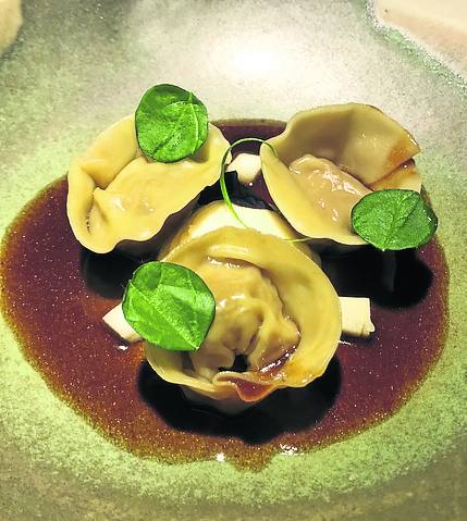 Ravioli de cabrito y apionabo. 