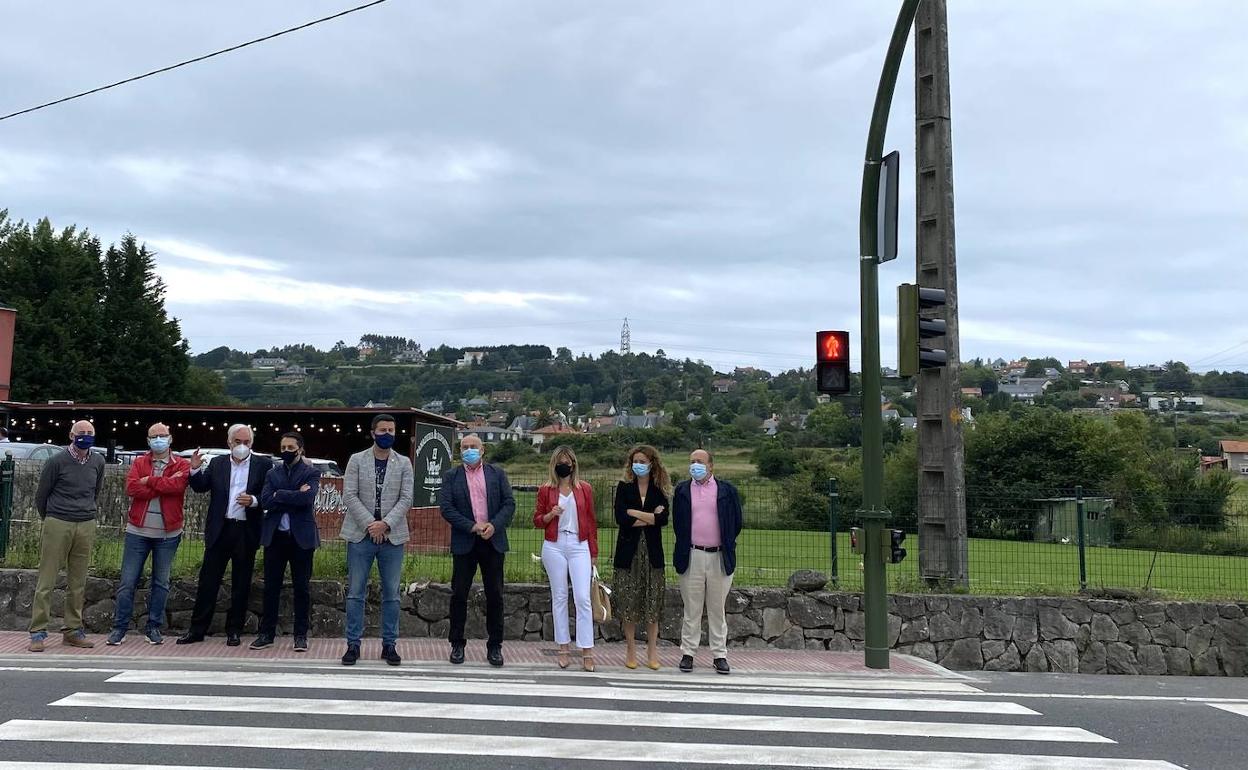 Carreteras instala semáforos en la travesía de la N-611 en Puente Arce