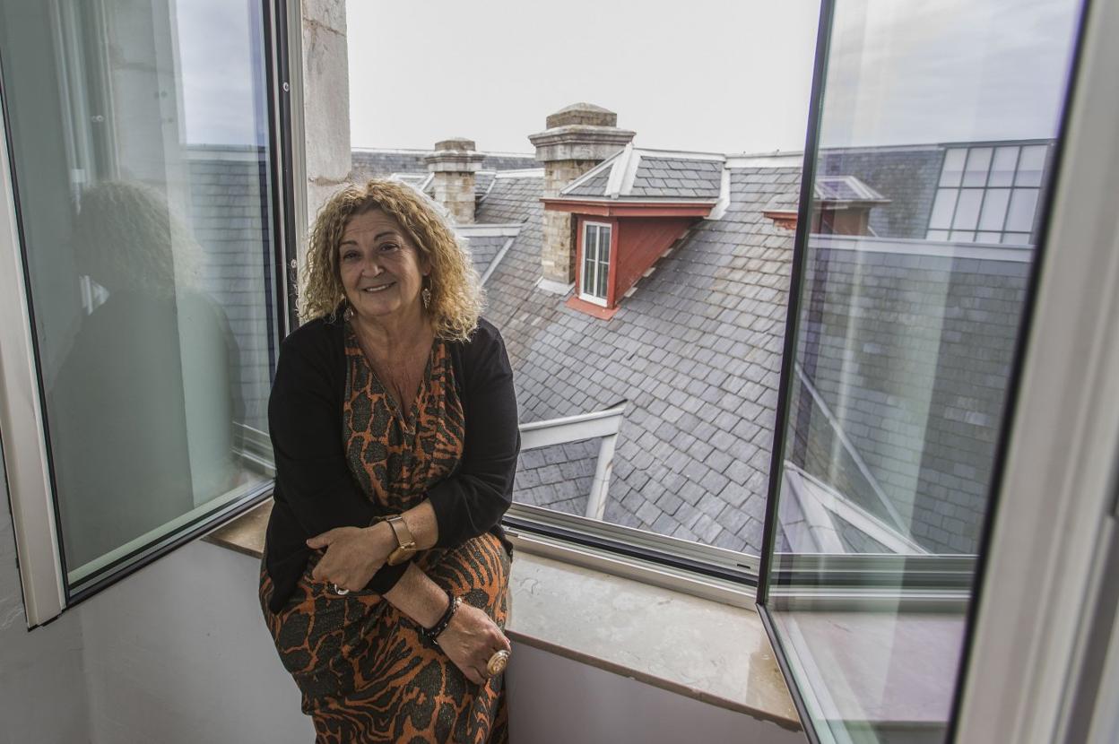 Lola Sainz, en una de las estancias del Palacio de la Magdalena. Juanjo Santamaría