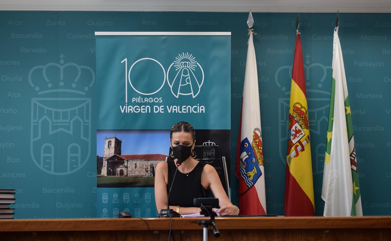 La alcaldesa, Verónica Samperio, presidió la sesión plenaria de este viernes desde el Ayuntamiento. 