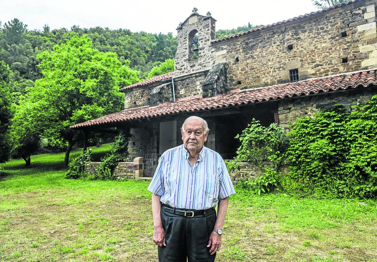 Ricardo Heras, en el santuario de la Virgen de Valmayor, patrona de Potes. 