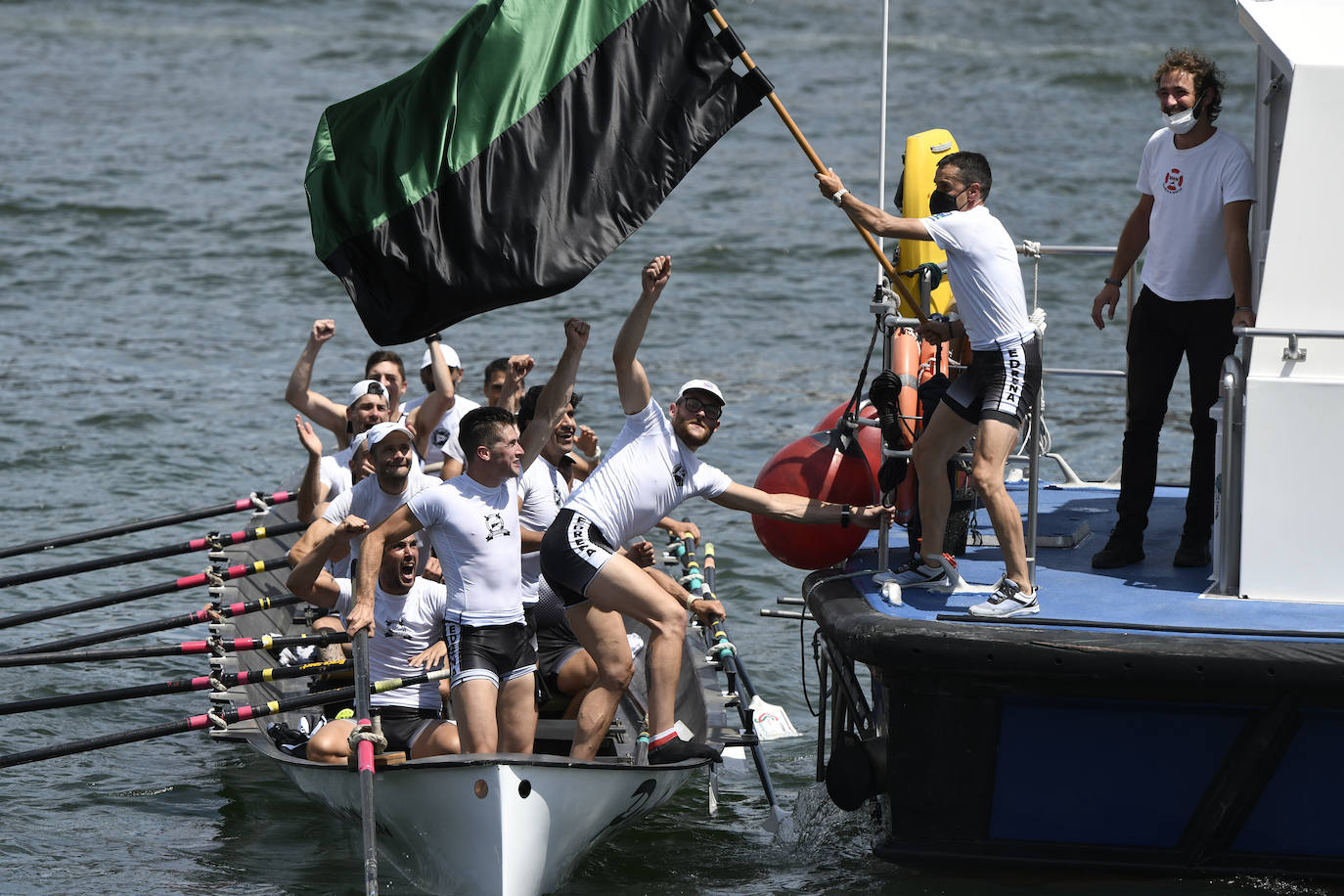 Fotos: Pedreña logra su primera victoria de la temporada en Portugalet