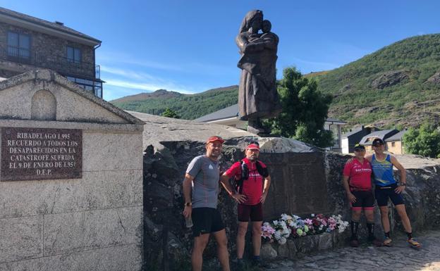 Monolito y figura en recuerdo de la tragedia de Presa Rota en Ribadelago Viejo. 