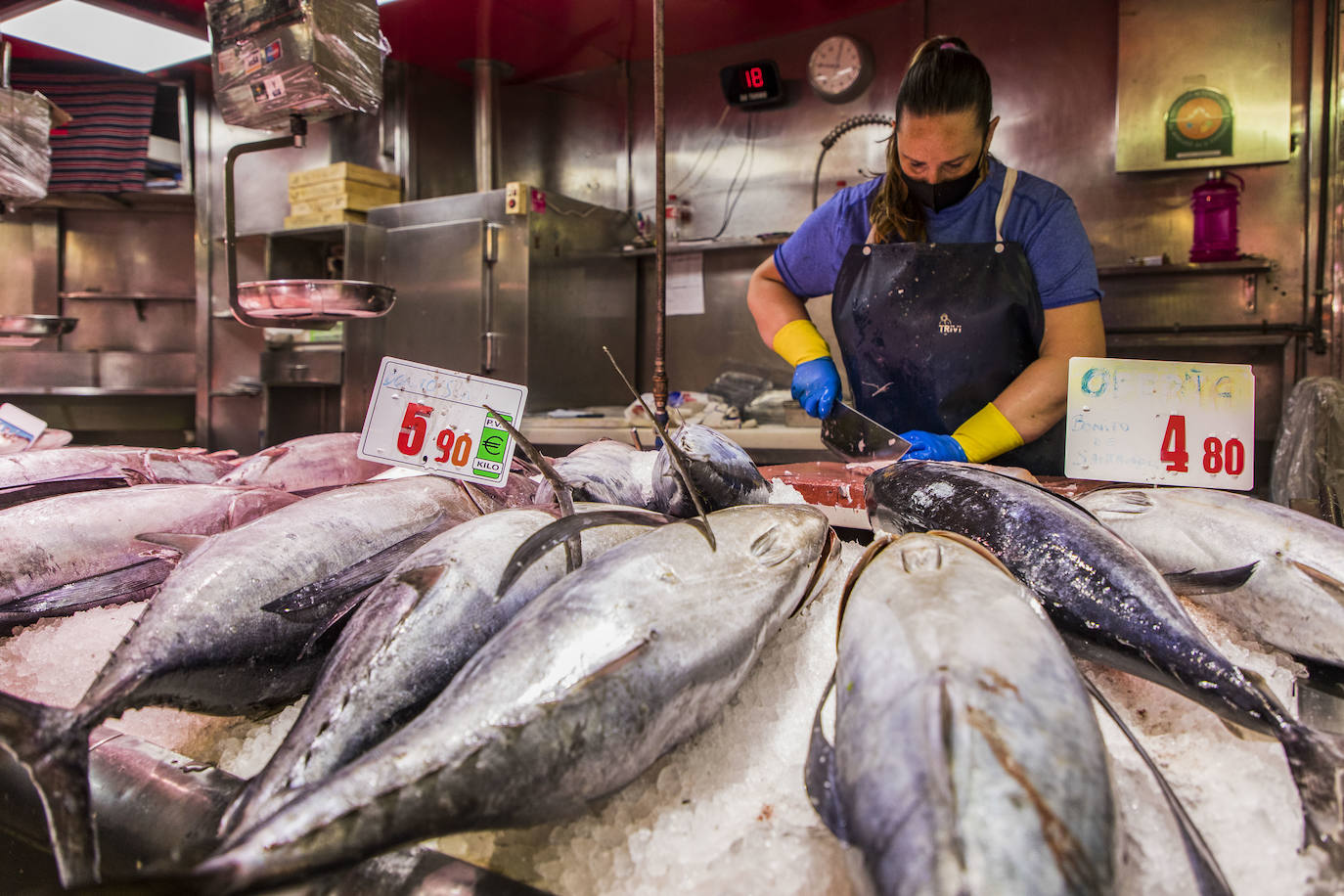 Las pescaderías notan las «ganas» de los clientes por probar los primeros túnidos de la campaña