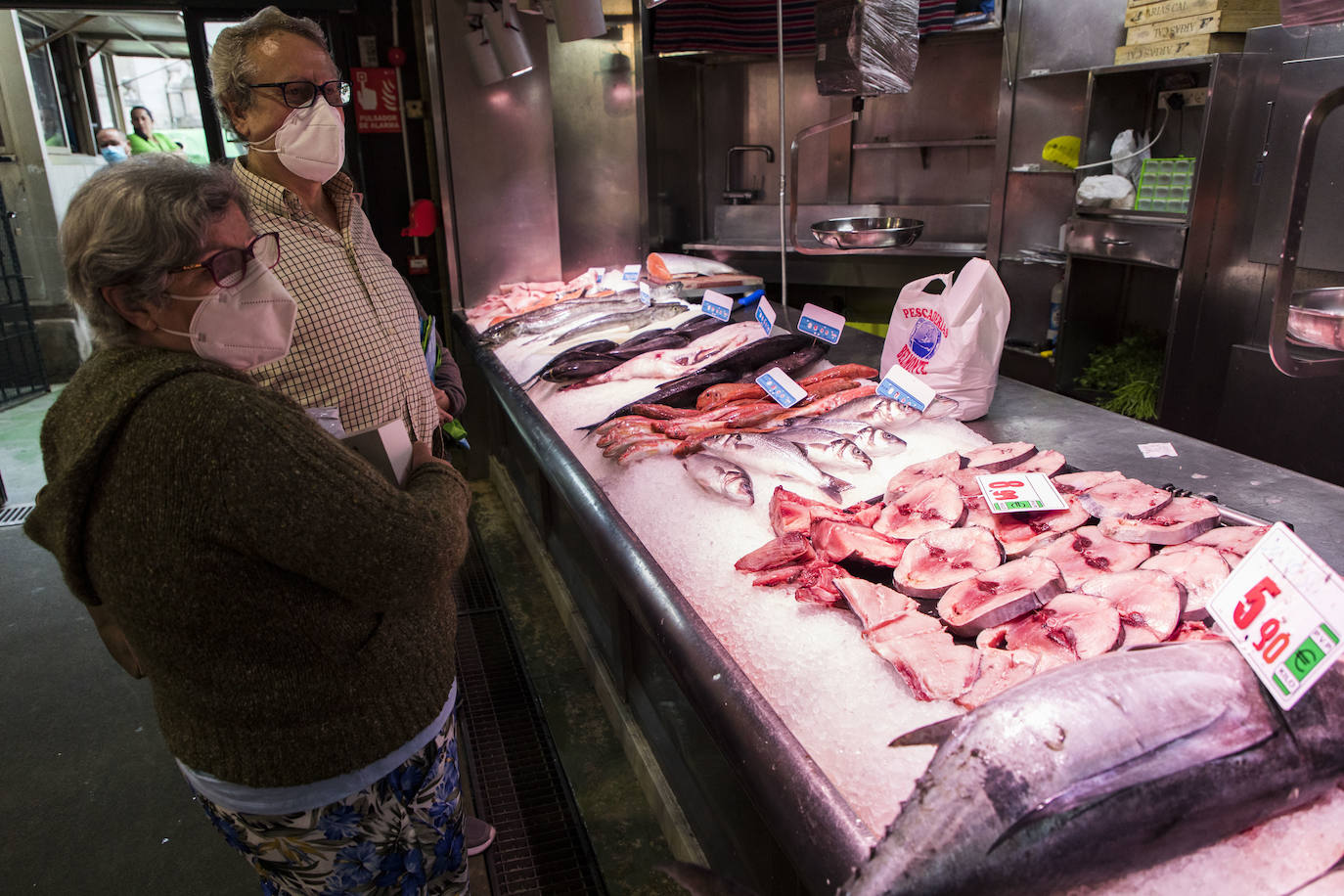 Las pescaderías notan las «ganas» de los clientes por probar los primeros túnidos de la campaña