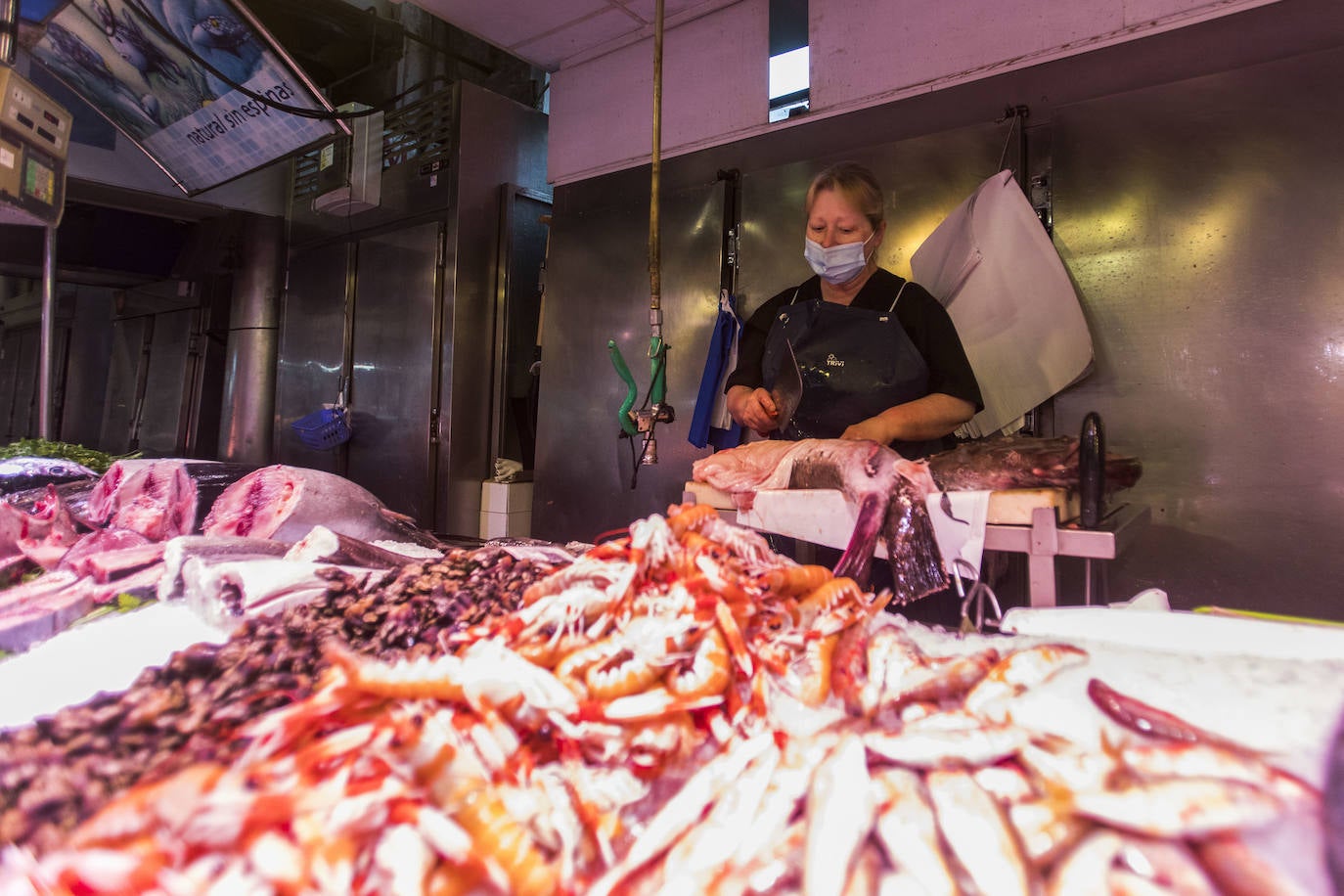 Las pescaderías notan las «ganas» de los clientes por probar los primeros túnidos de la campaña