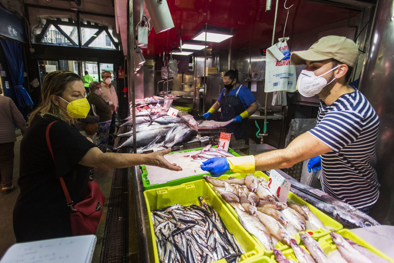 Las pescaderías notan las «ganas» de los clientes por probar los primeros túnidos de la campaña