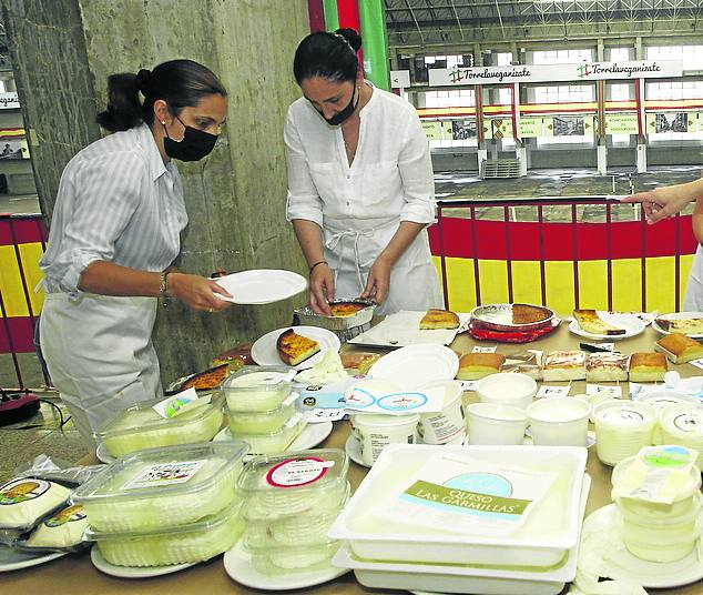 Preparación de las muestras numeradas para la cata ciega.