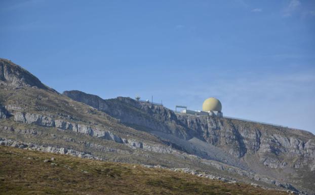 Imagen. Junto a La Sía se emplaza el puesto de vigilancia aérea del Ejército.