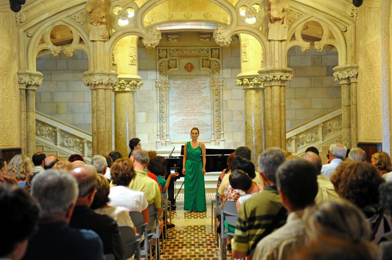 Actuación del Encuentro en el Palacio Sobrellano de Comillas, en la edición de 2014. 