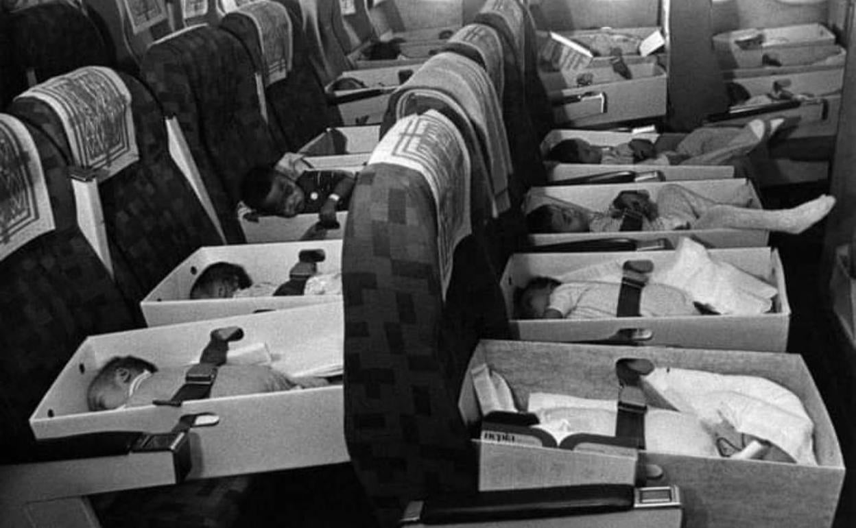 Imagen histórica de la operación 'Babylift'.