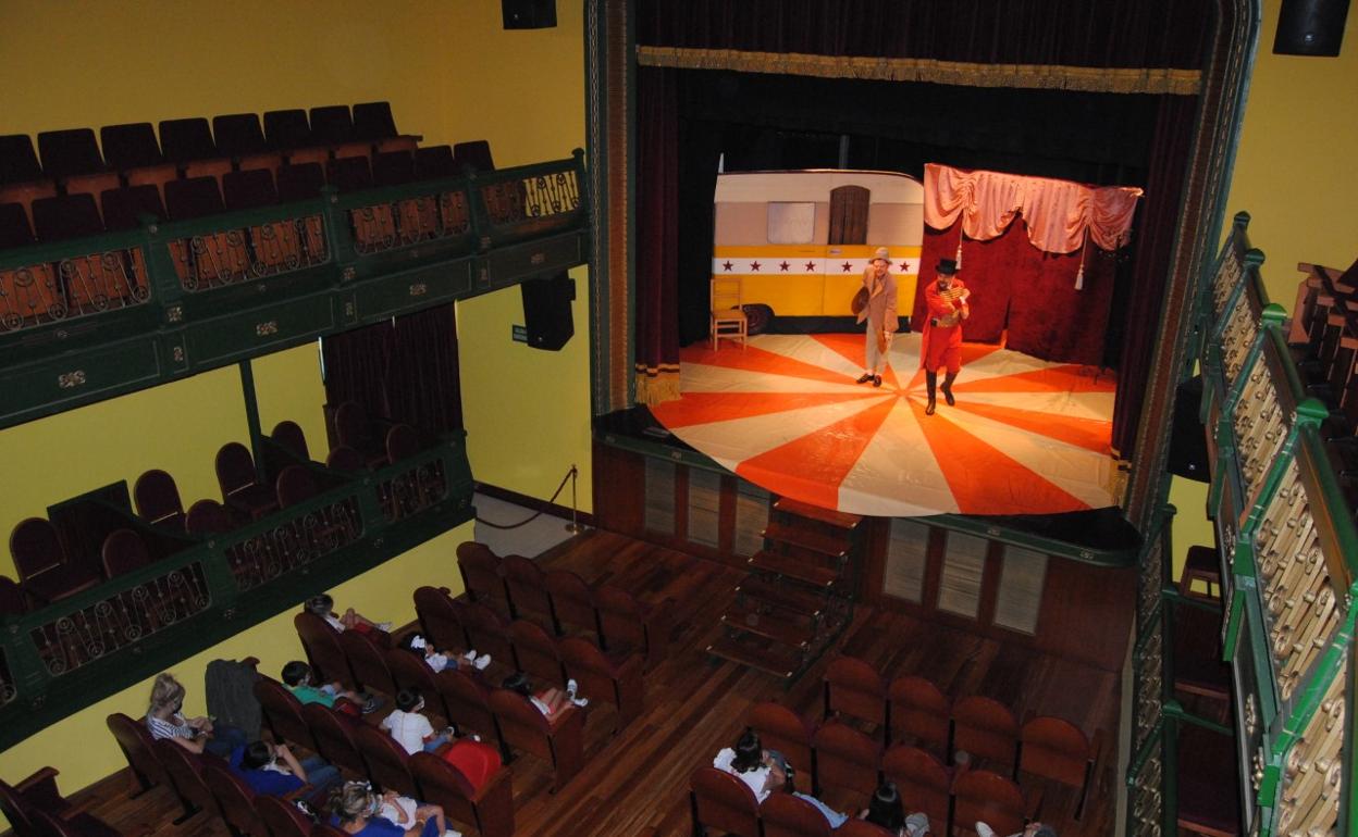 Espectáculo de magia en el Teatro Liceo. 