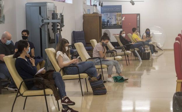 La campaña de vacunación se mete de lleno con la población de 30 a 39 años