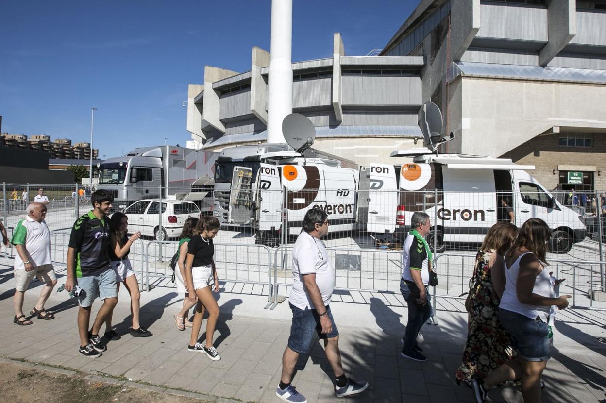 Los clubes esperan ansiosamente que la venta de sus derechos televisivos les reporte beneficios. 