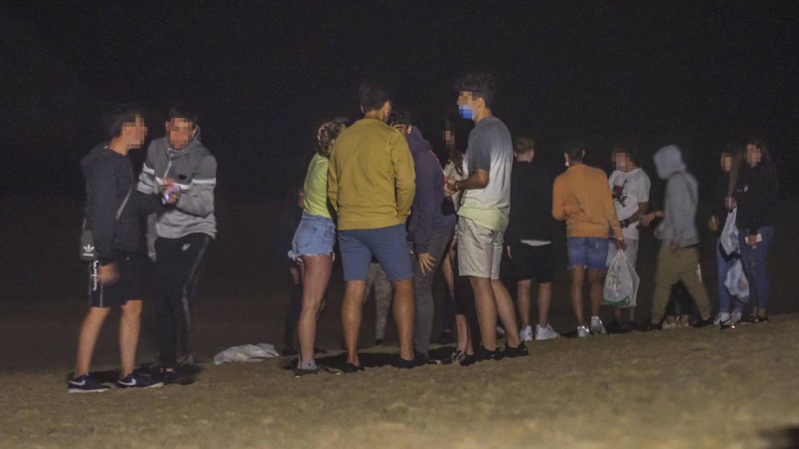 Fotos: Verano de botellón en Noja