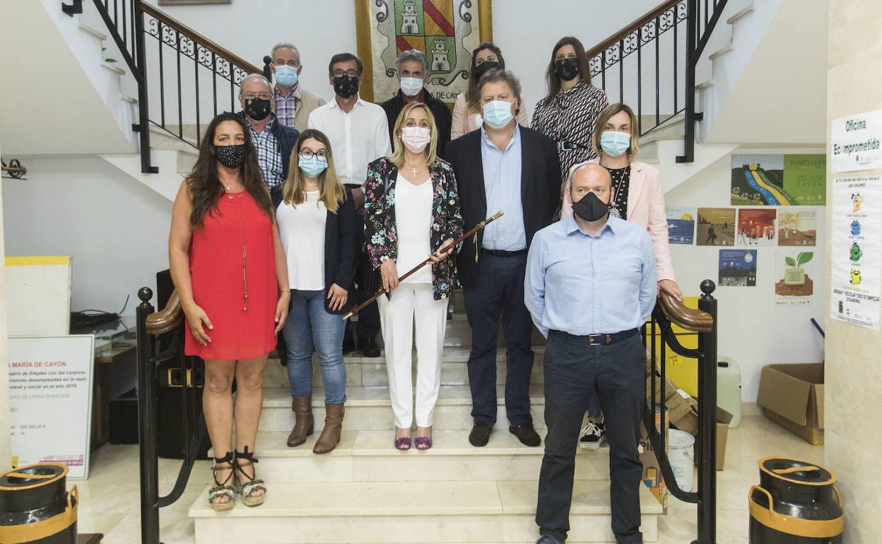En el centro, con el bastón de mando, la alcaldesa el día que tomó posesión.