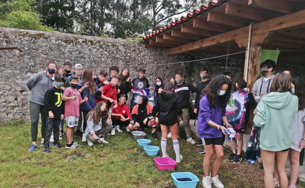 Un brote de covid en un campamento en Cóbreces obliga a volver a La Rioja a un centenar de niños y adolescentes