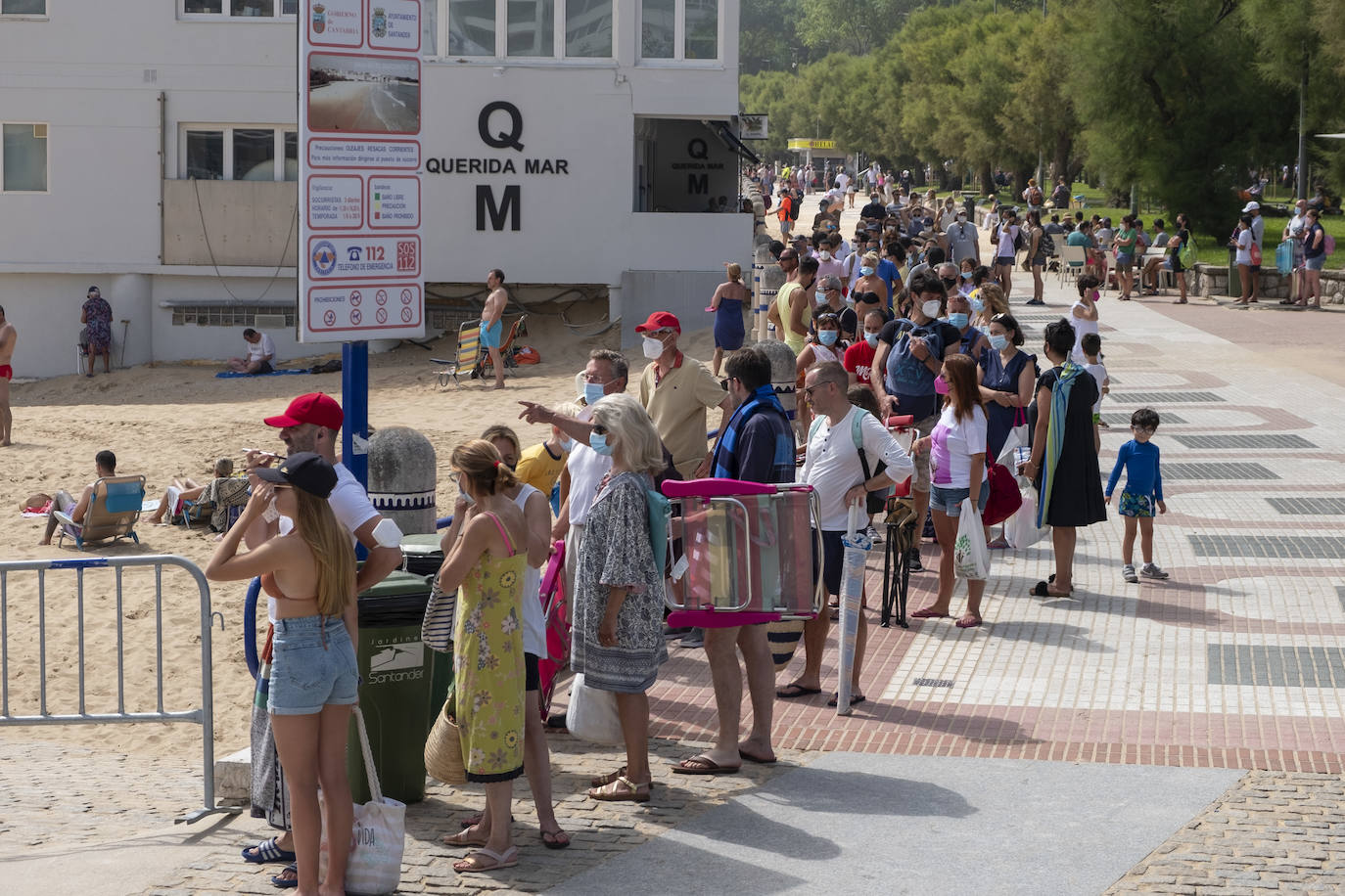 Fotos: Las playas de El Sardinero, abarrotadas este domingo