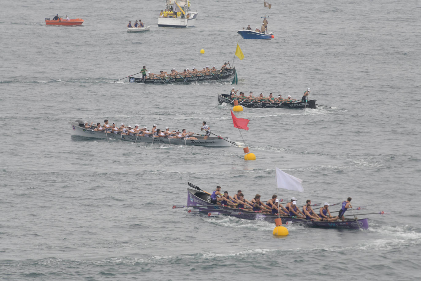 Fotos: Pedreña vence en la regata de Orio