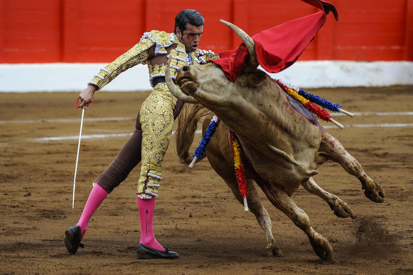 Fotos: Tres orejas y gran tarde de Emilio de Justo y Ginés Martín