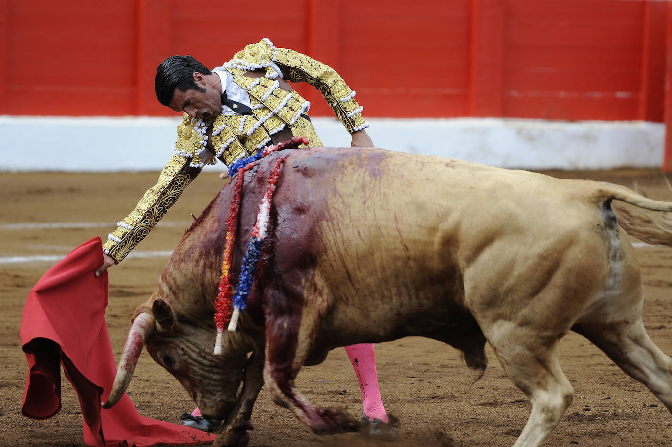 Fotos: Tres orejas y gran tarde de Emilio de Justo y Ginés Martín