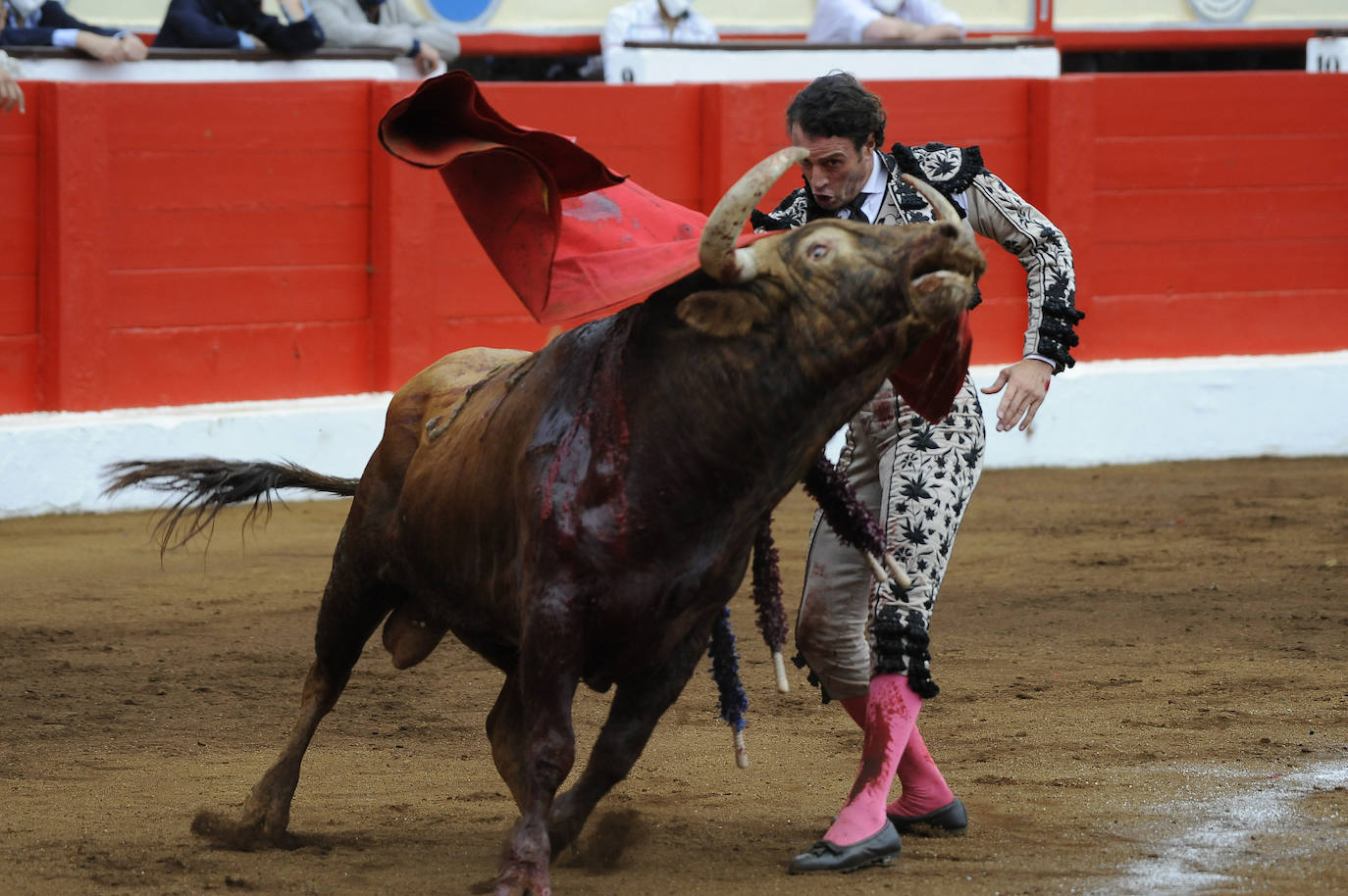 Fotos: Tres orejas y gran tarde de Emilio de Justo y Ginés Martín