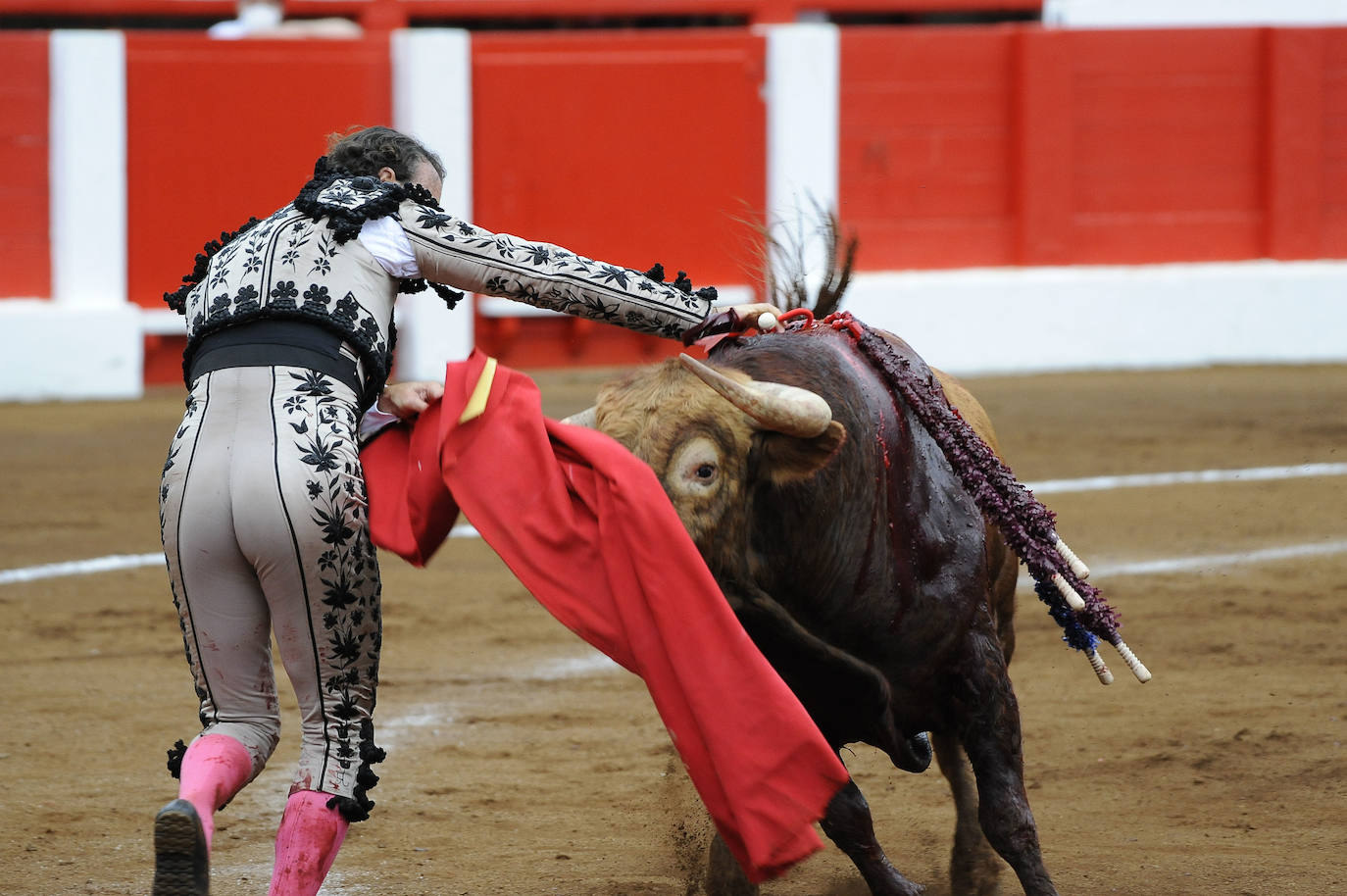 Fotos: Tres orejas y gran tarde de Emilio de Justo y Ginés Martín