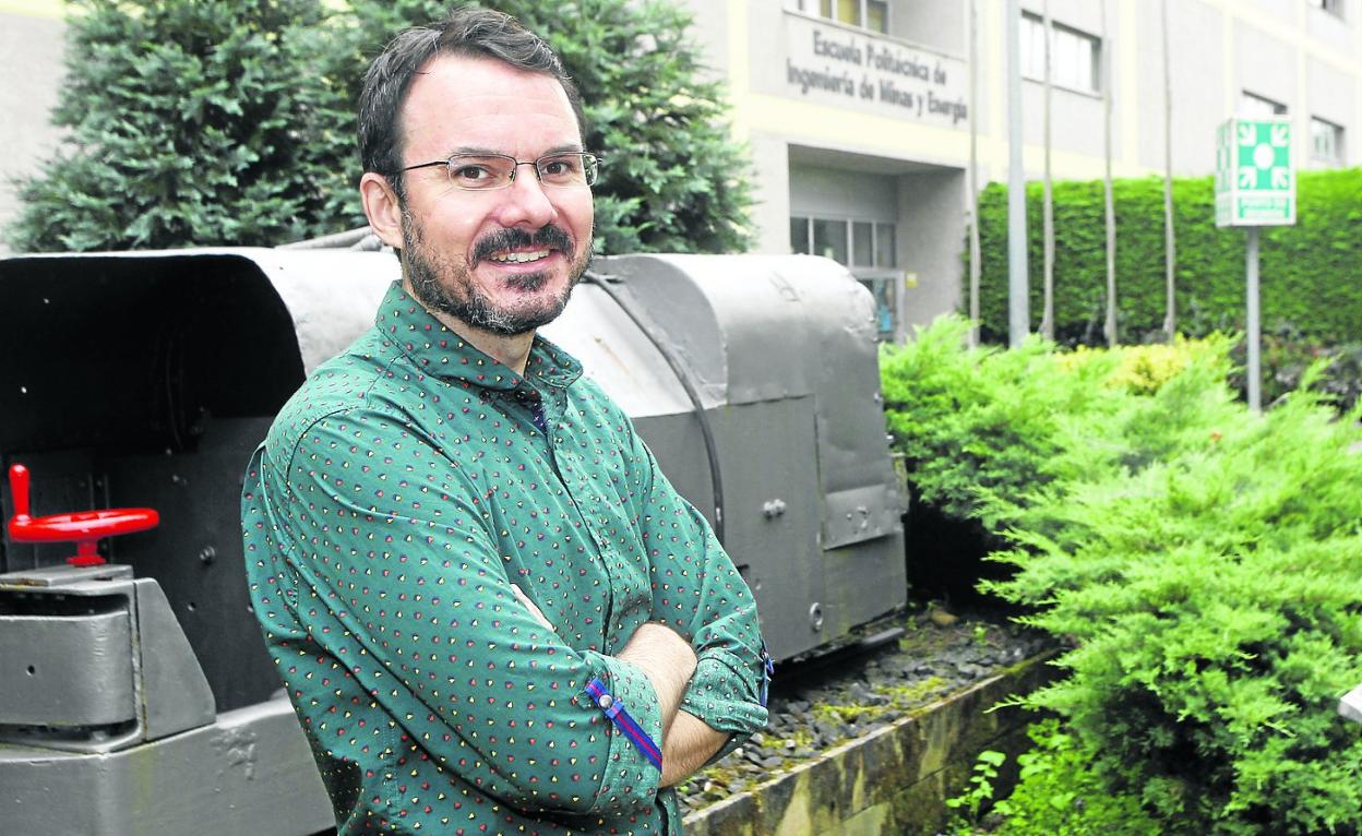 Amador Priede, psicólogo e investigador en el Servicio Cántabro de Salud, este jueves, después de su conferencia en Torrelavega. 