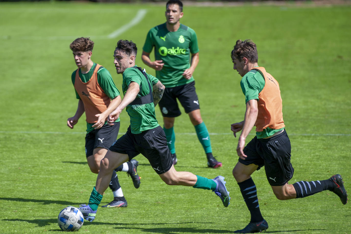 Fotos: El Rayo Cantabria gana al Racing