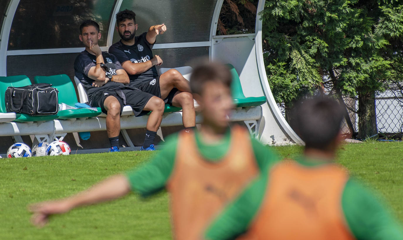 Fotos: El Rayo Cantabria gana al Racing