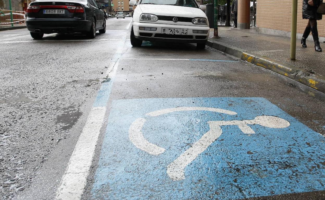 Astillero organiza este lunes una mesa informativa sobre aparcamientos para movilidad reducida