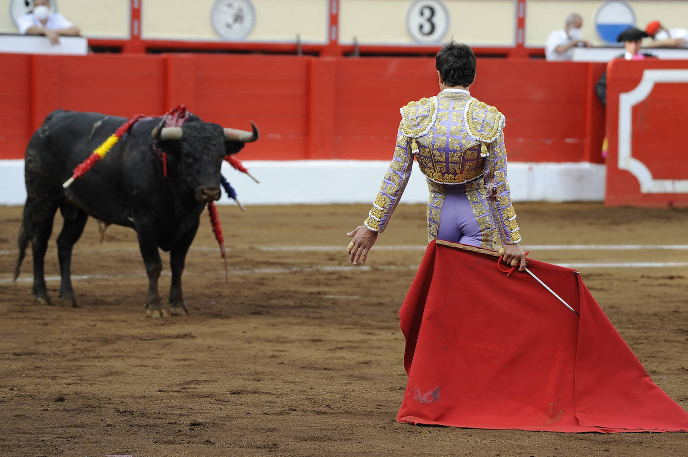 Miguel Ángel Perera cortó tres orejas y Ureña y Roca Rey pasearon un trofeo cada uno en una exigente corrida con el hierro de La Quinta.